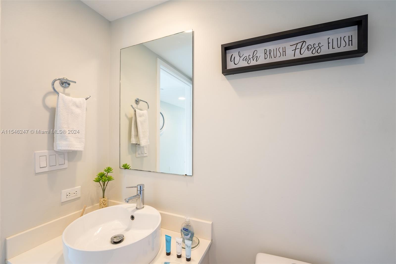 2600 E Hallandale Beach Blvd T701, Hallandale Beach, Florida 33009, 3 Bedrooms Bedrooms, ,3 BathroomsBathrooms,Residential,For Sale,2600 E Hallandale Beach Blvd T701,A11546247