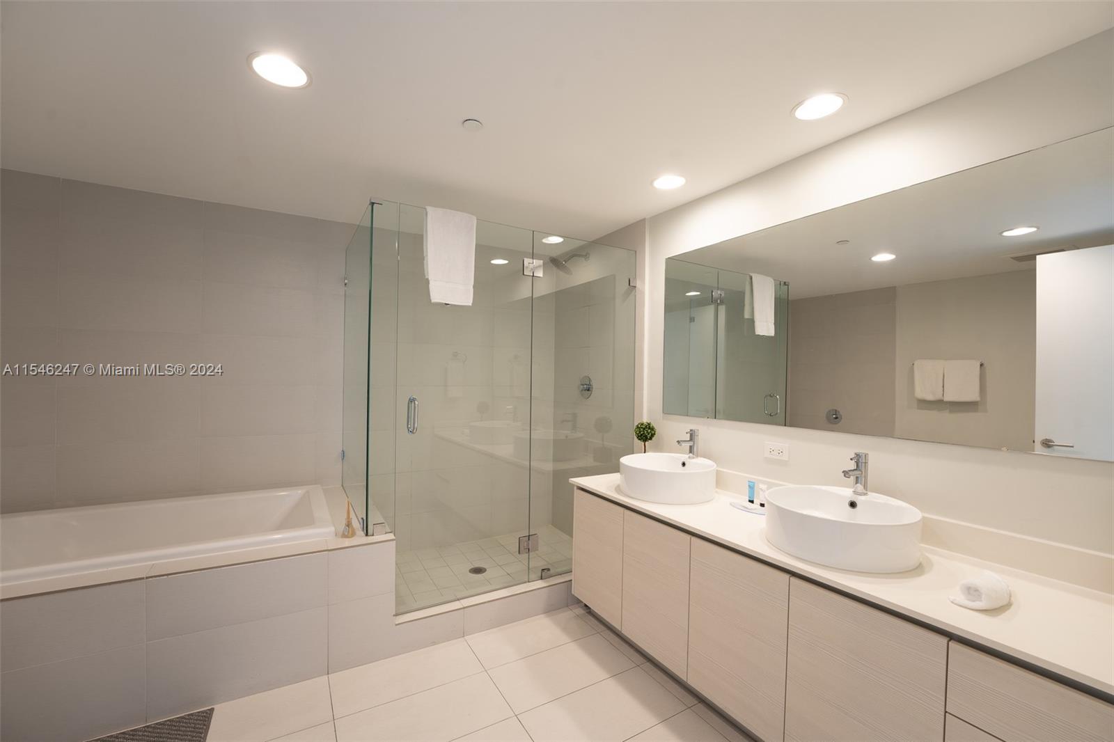 2600 E Hallandale Beach Blvd T701, Hallandale Beach, Florida 33009, 3 Bedrooms Bedrooms, ,3 BathroomsBathrooms,Residential,For Sale,2600 E Hallandale Beach Blvd T701,A11546247