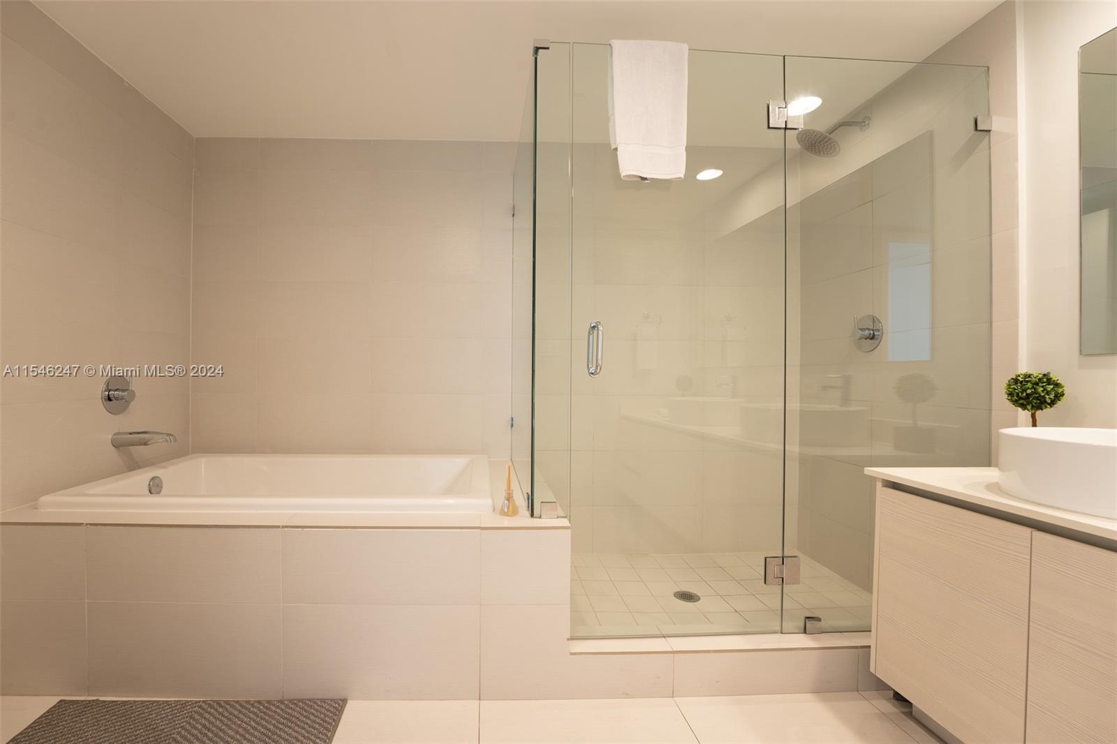 2600 E Hallandale Beach Blvd T701, Hallandale Beach, Florida 33009, 3 Bedrooms Bedrooms, ,3 BathroomsBathrooms,Residential,For Sale,2600 E Hallandale Beach Blvd T701,A11546247