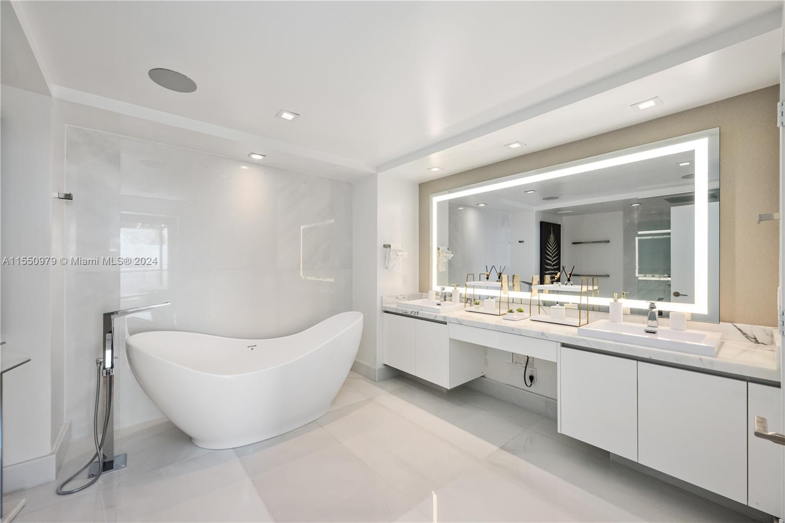 330 Sunny Isles Blvd, Sunny Isles Beach, FL, 33160 United States, 4 Bedrooms Bedrooms, ,4 BathroomsBathrooms,Residential,For Sale,Sunny Isles Blvd,A11550979