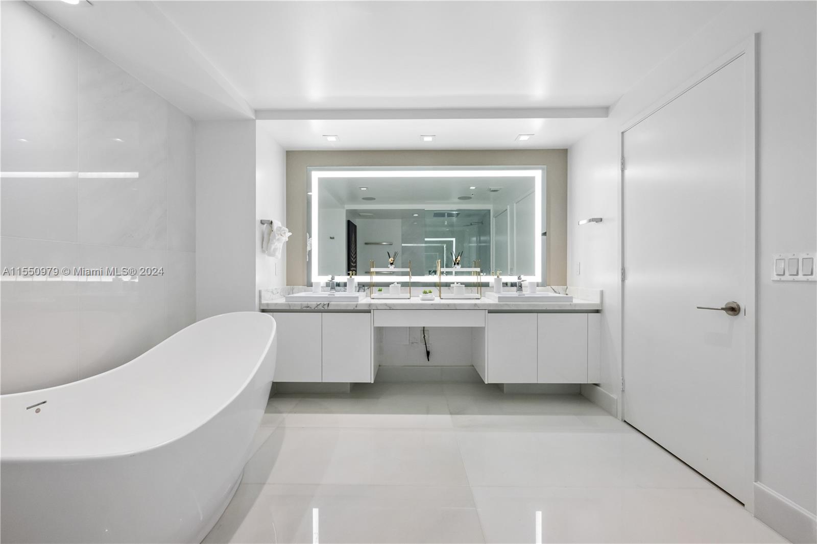 330 Sunny Isles Blvd, Sunny Isles Beach, FL, 33160 United States, 4 Bedrooms Bedrooms, ,4 BathroomsBathrooms,Residential,For Sale,Sunny Isles Blvd,A11550979