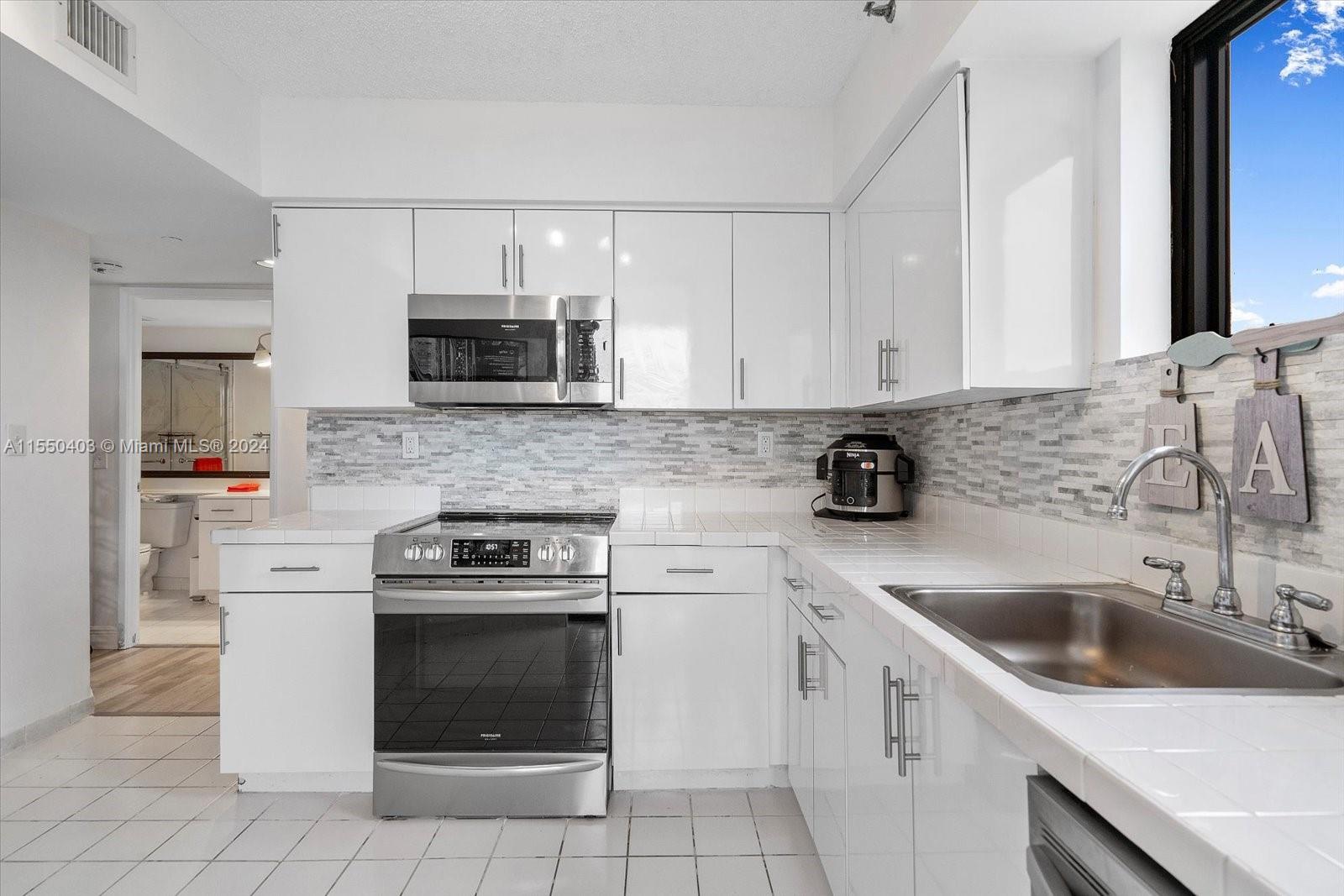 3300 191st St, Aventura, FL, 33180 United States, 2 Bedrooms Bedrooms, ,2 BathroomsBathrooms,Residential,For Sale,191st St,A11550403