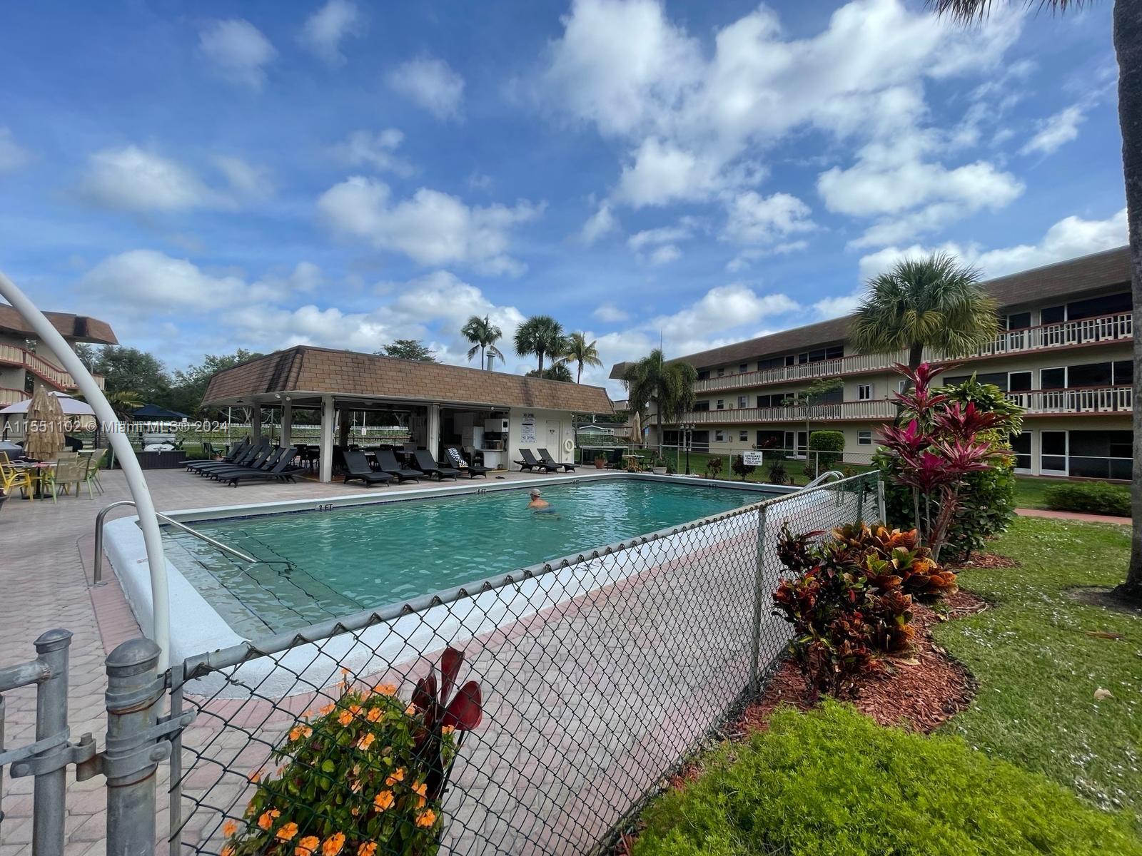 5300 Washington St S117, Hollywood, Florida 33021, 2 Bedrooms Bedrooms, ,2 BathroomsBathrooms,Residentiallease,For Rent,5300 Washington St S117,A11551102