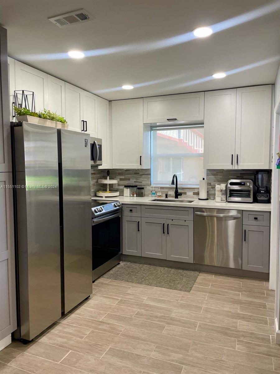 5300 Washington St S117, Hollywood, Florida 33021, 2 Bedrooms Bedrooms, ,2 BathroomsBathrooms,Residentiallease,For Rent,5300 Washington St S117,A11551102