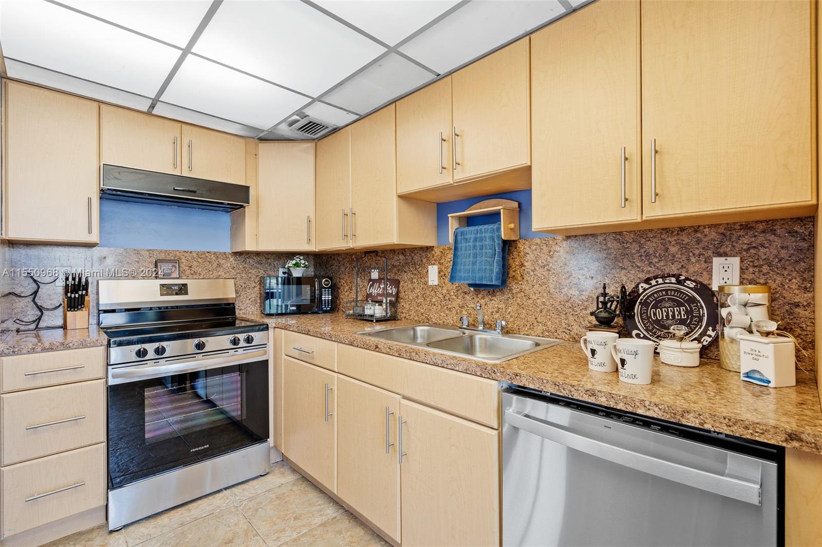 6701 116th Ct, Miami, FL, 33173 United States, 2 Bedrooms Bedrooms, ,2 BathroomsBathrooms,Residential,For Sale,116th Ct,A11550968