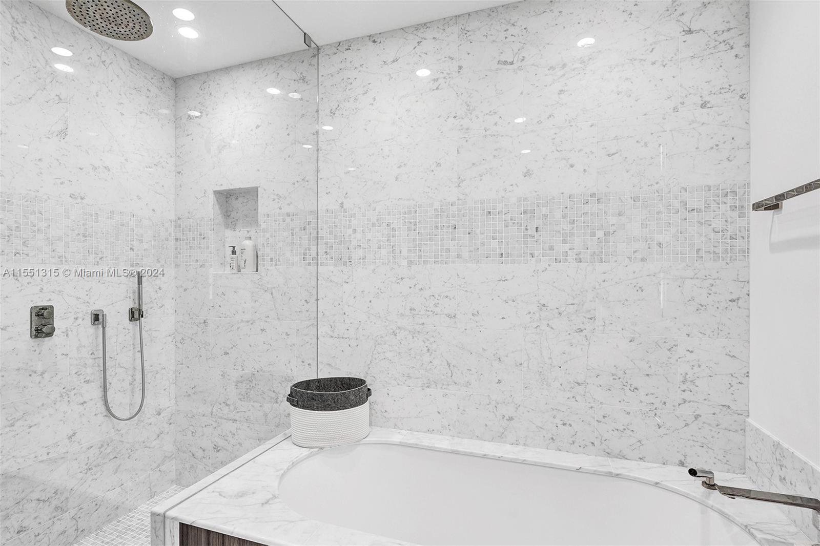 1000 Brickell Plz PH5106, Miami, Florida 33131, 2 Bedrooms Bedrooms, ,2 BathroomsBathrooms,Residentiallease,For Rent,1000 Brickell Plz PH5106,A11551315