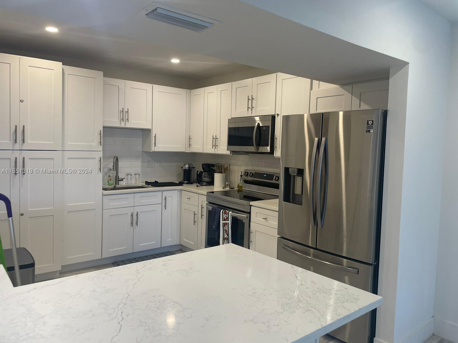 3725 Ocean Dr, Hollywood, FL, 33019 United States, 2 Bedrooms Bedrooms, ,2 BathroomsBathrooms,Residential,For Sale,Ocean Dr,A11551319