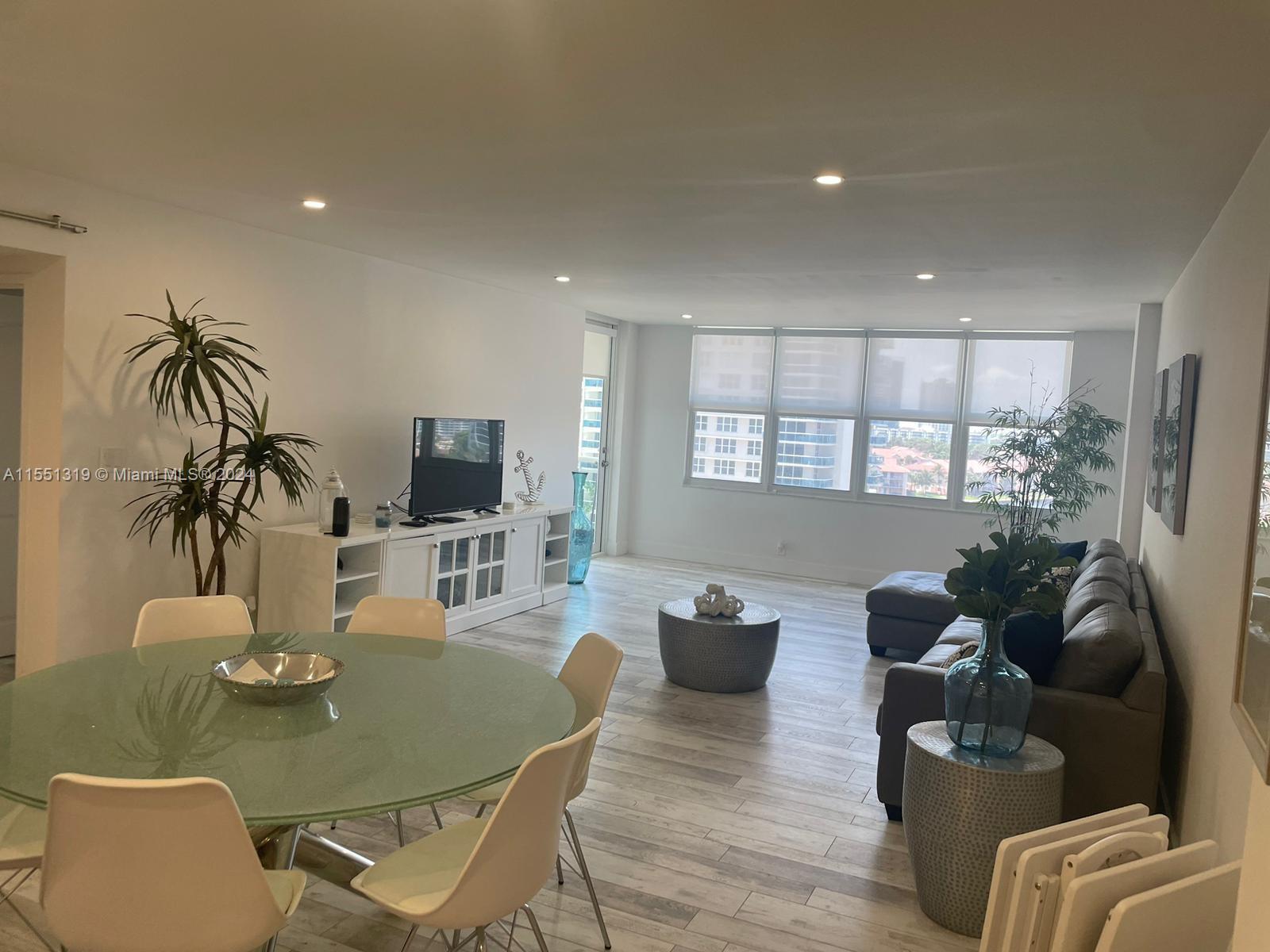 3725 S Ocean Dr 924, Hollywood, Florida 33019, 2 Bedrooms Bedrooms, ,2 BathroomsBathrooms,Residential,For Sale,3725 S Ocean Dr 924,A11551319