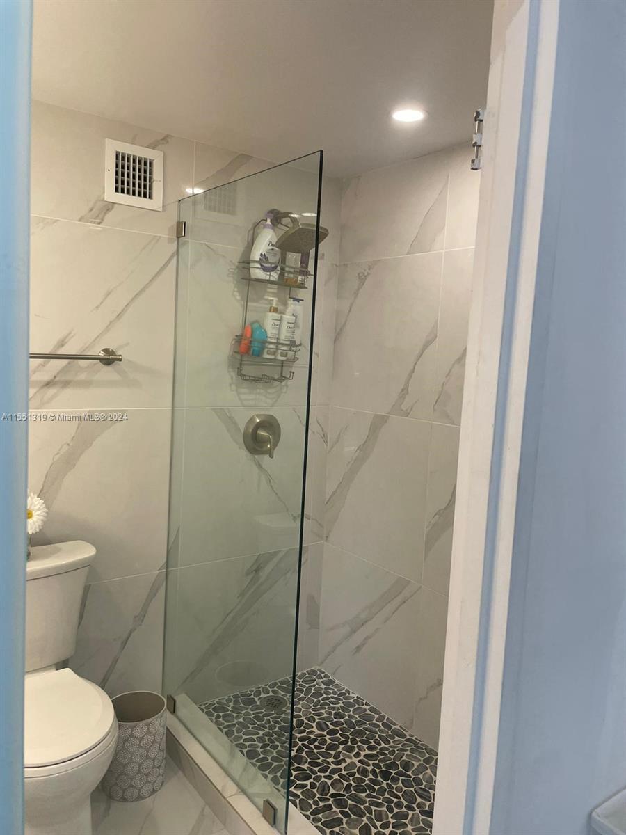 3725 Ocean Dr, Hollywood, FL, 33019 United States, 2 Bedrooms Bedrooms, ,2 BathroomsBathrooms,Residential,For Sale,Ocean Dr,A11551319