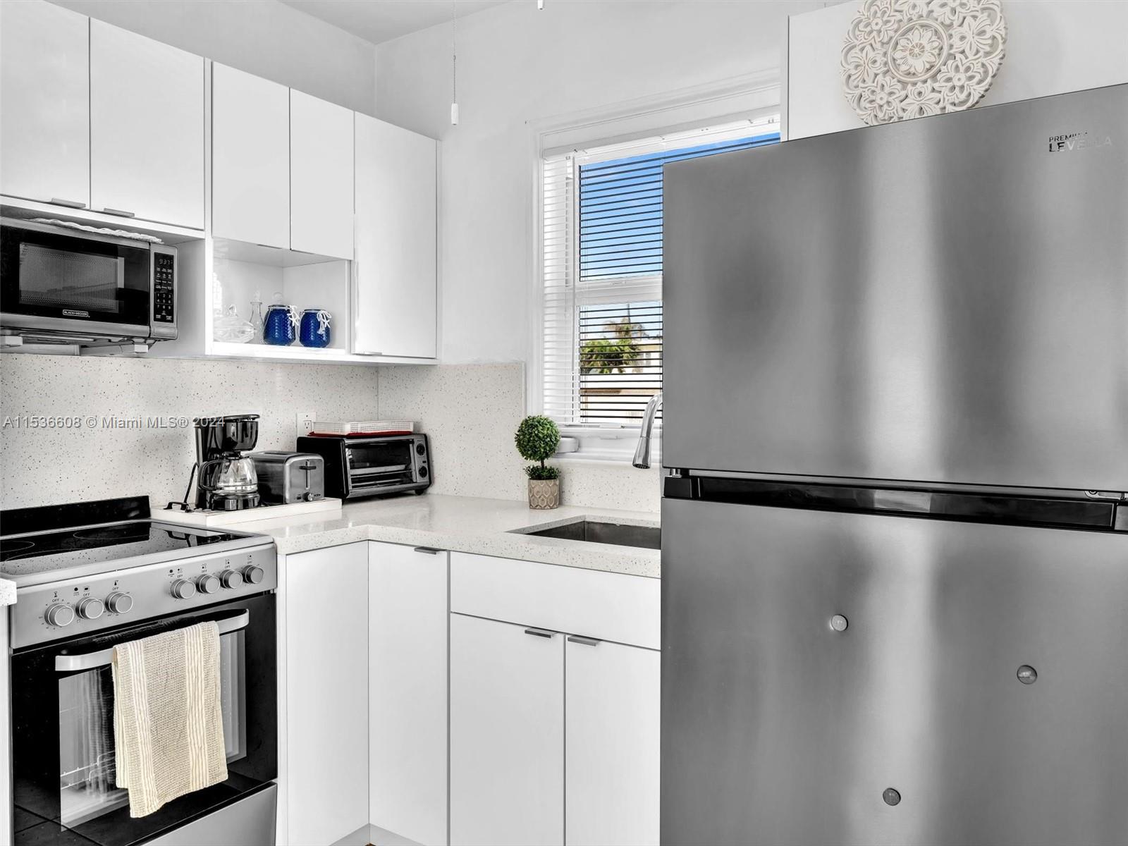 320 Arthur St, Hollywood, FL, 33019 United States, 1 Bedroom Bedrooms, ,1 BathroomBathrooms,Residential,For Sale,Arthur St,A11536608