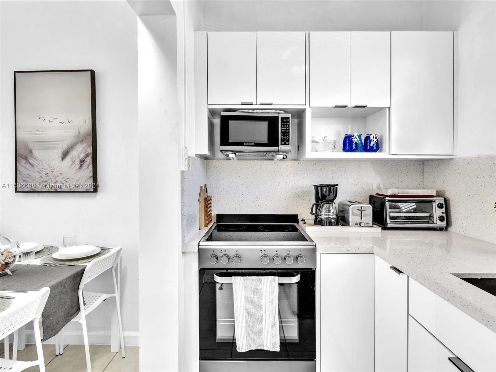 320 Arthur St 17, Hollywood, Florida 33019, 1 Bedroom Bedrooms, ,1 BathroomBathrooms,Residential,For Sale,320 Arthur St 17,A11536608