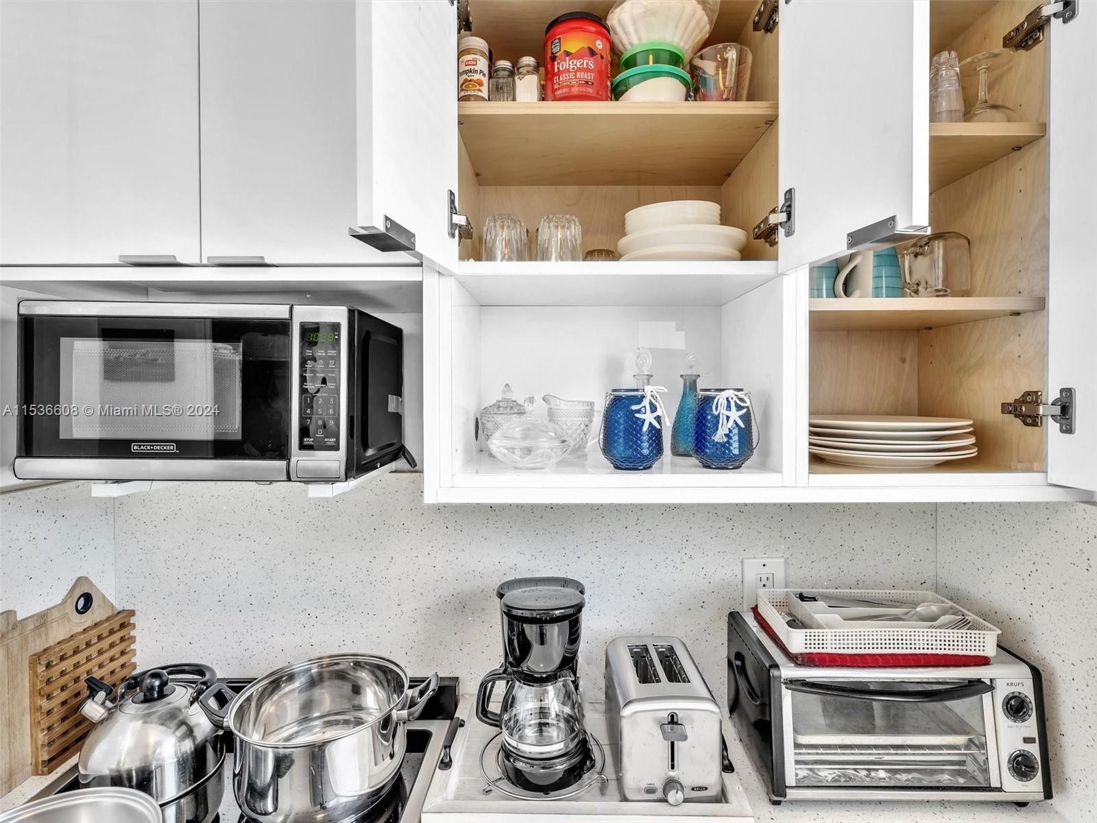 320 Arthur St 17, Hollywood, Florida 33019, 1 Bedroom Bedrooms, ,1 BathroomBathrooms,Residential,For Sale,320 Arthur St 17,A11536608