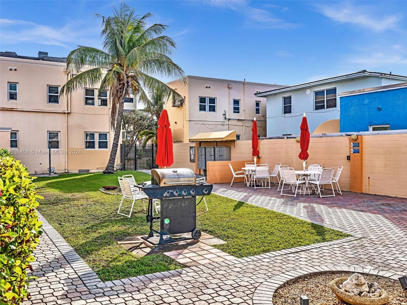 320 Arthur St, Hollywood, FL, 33019 United States, 1 Bedroom Bedrooms, ,1 BathroomBathrooms,Residential,For Sale,Arthur St,A11536608