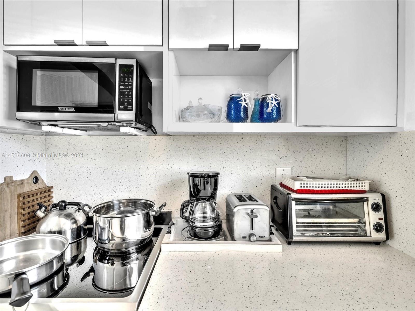 320 Arthur St 17, Hollywood, Florida 33019, 1 Bedroom Bedrooms, ,1 BathroomBathrooms,Residential,For Sale,320 Arthur St 17,A11536608