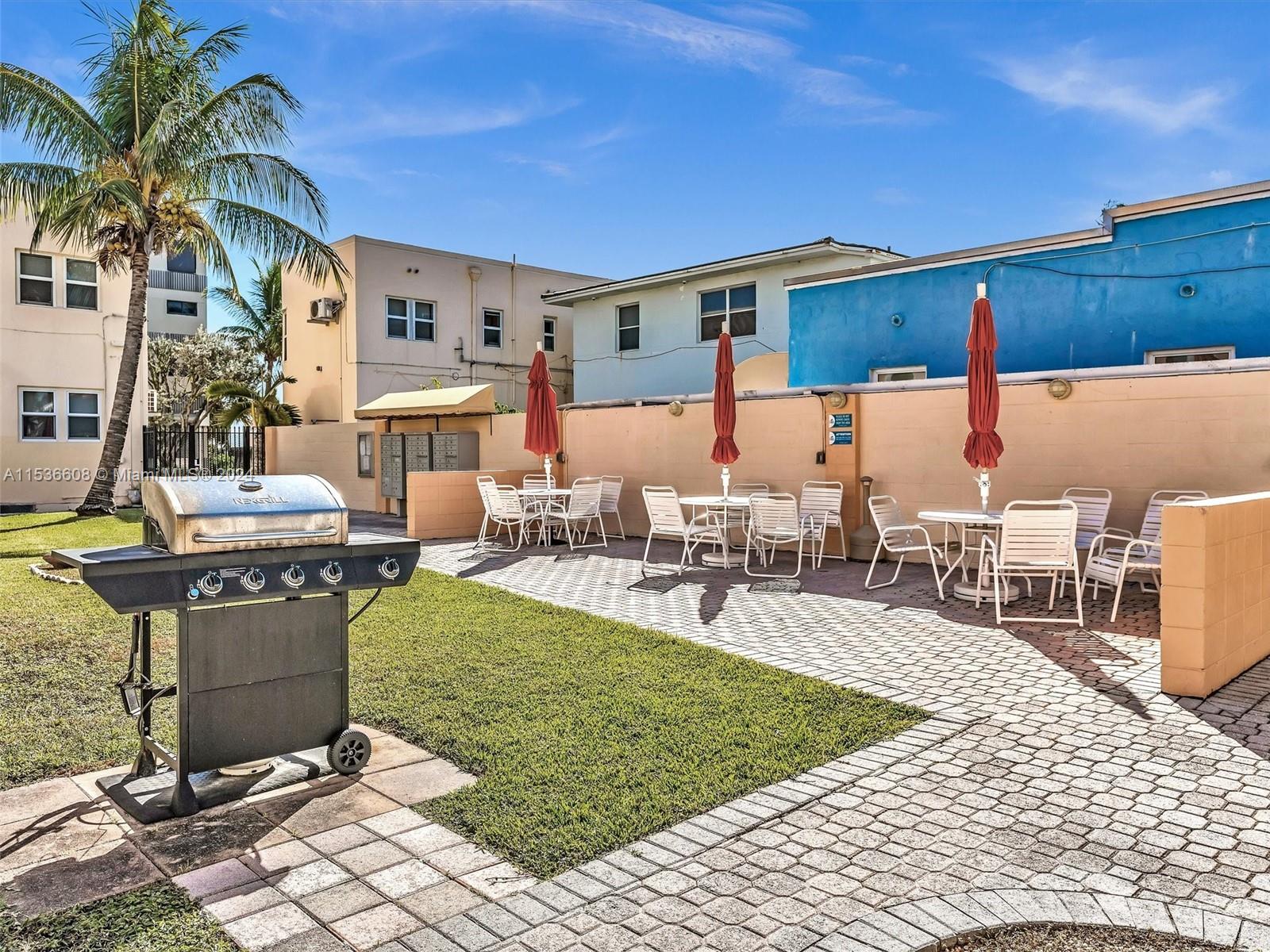 320 Arthur St 17, Hollywood, Florida 33019, 1 Bedroom Bedrooms, ,1 BathroomBathrooms,Residential,For Sale,320 Arthur St 17,A11536608