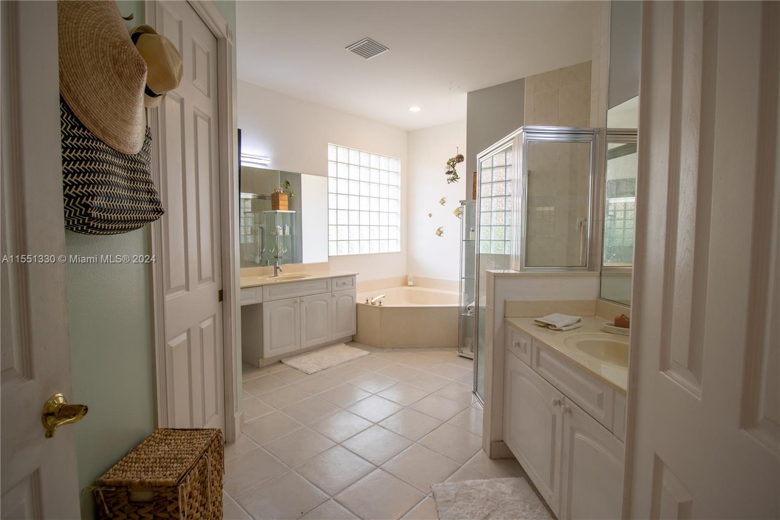 563 120th Dr, Coral Springs, FL, 33071 United States, 4 Bedrooms Bedrooms, ,2 BathroomsBathrooms,Residential,For Sale,120th Dr,A11551330