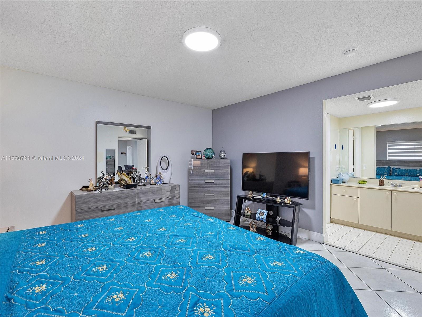 2505 76th St, Hialeah, FL, 33016 United States, 2 Bedrooms Bedrooms, ,2 BathroomsBathrooms,Residential,For Sale,76th St,A11550781