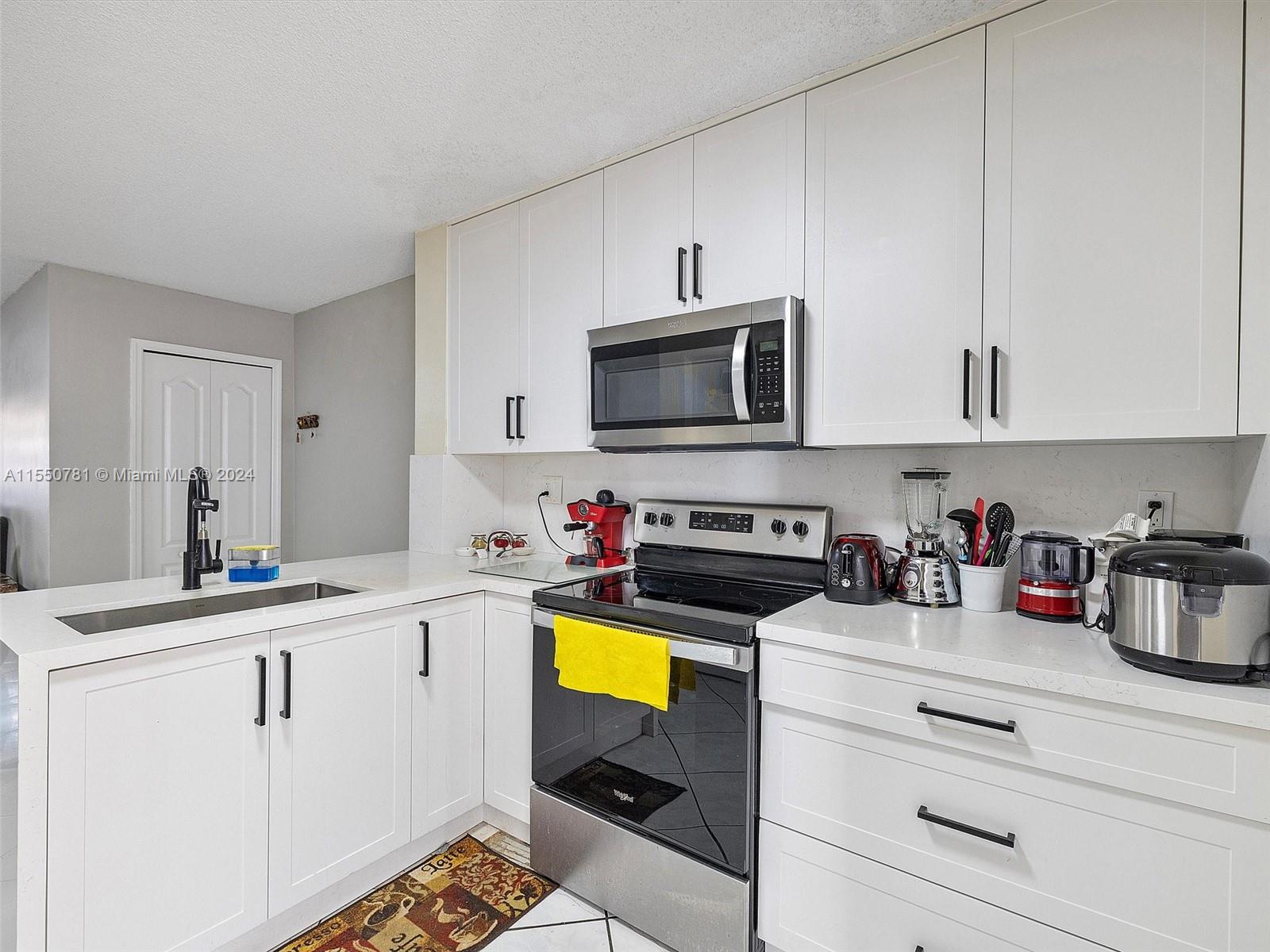 2505 76th St, Hialeah, FL, 33016 United States, 2 Bedrooms Bedrooms, ,2 BathroomsBathrooms,Residential,For Sale,76th St,A11550781