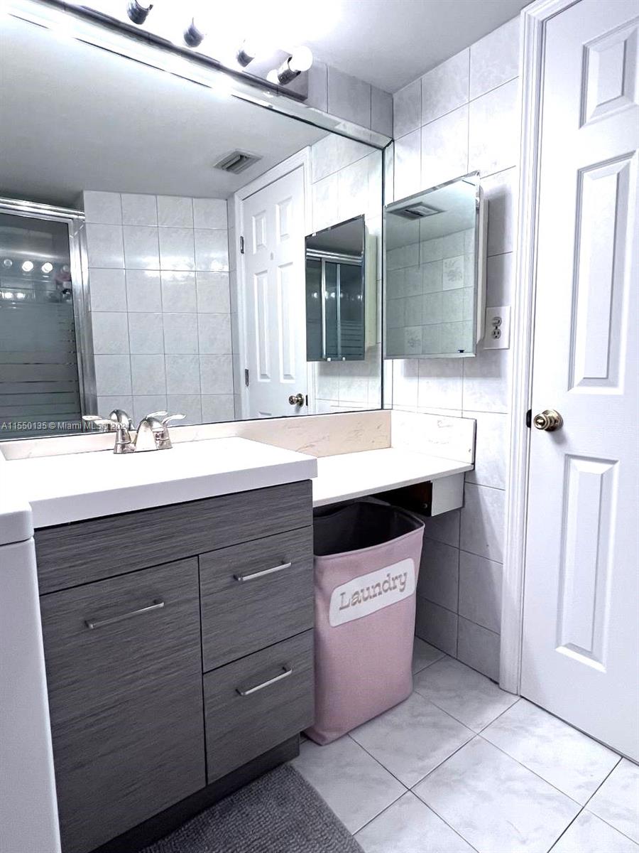 1670 191st St, Miami, FL, 33179 United States, 2 Bedrooms Bedrooms, ,2 BathroomsBathrooms,Residential,For Sale,191st St,A11550135