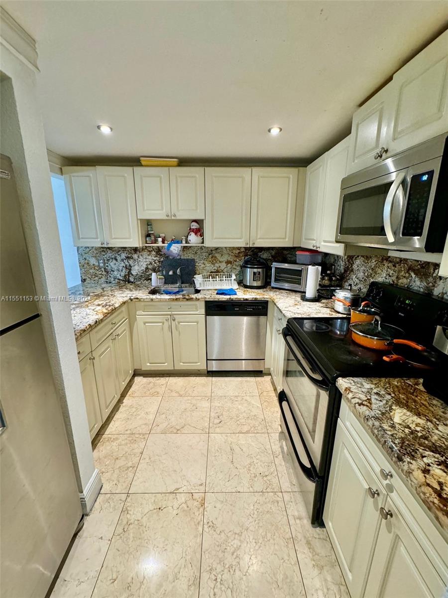 6930 Miami Gardens Dr, Hialeah, FL, 33015 United States, 1 Bedroom Bedrooms, ,1 BathroomBathrooms,Residential,For Sale,Miami Gardens Dr,A11551153