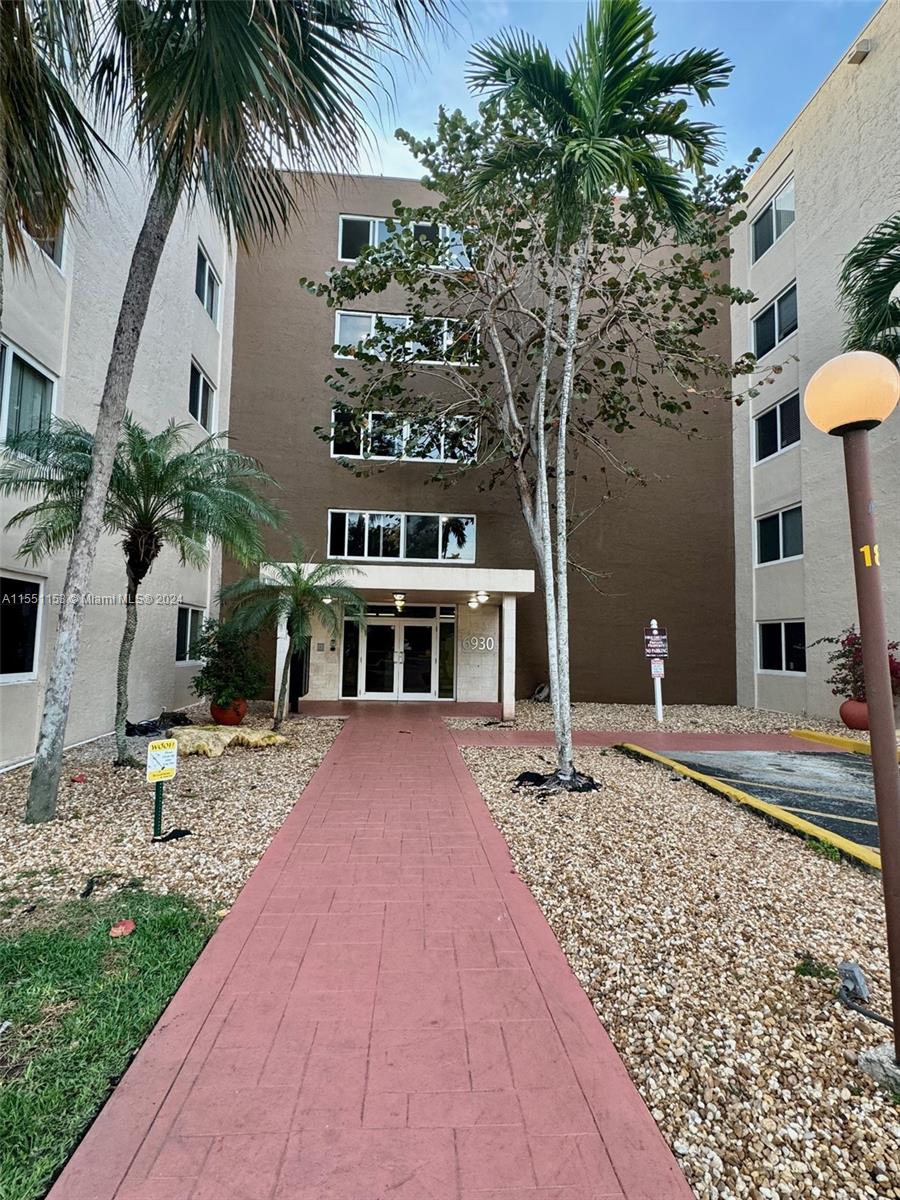 6930 Miami Gardens Dr, Hialeah, FL, 33015 United States, 1 Bedroom Bedrooms, ,1 BathroomBathrooms,Residential,For Sale,Miami Gardens Dr,A11551153