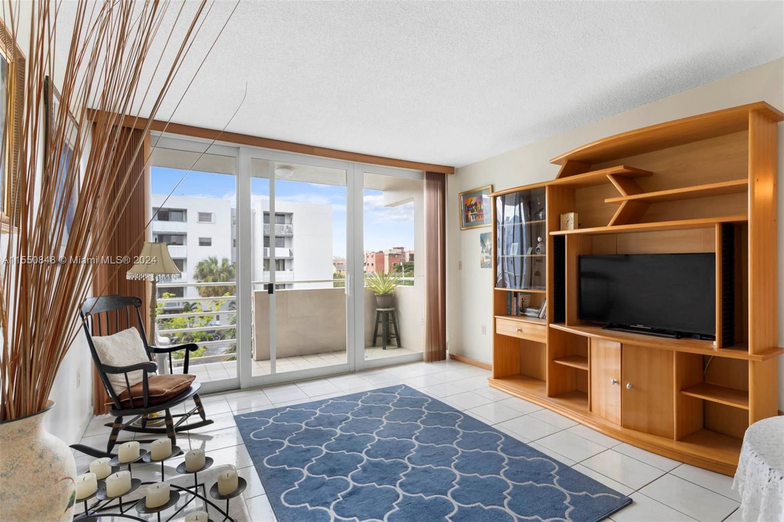8050 NW 8th St 1305, Miami, Florida 33126, 1 Bedroom Bedrooms, ,1 BathroomBathrooms,Residential,For Sale,8050 NW 8th St 1305,A11550848