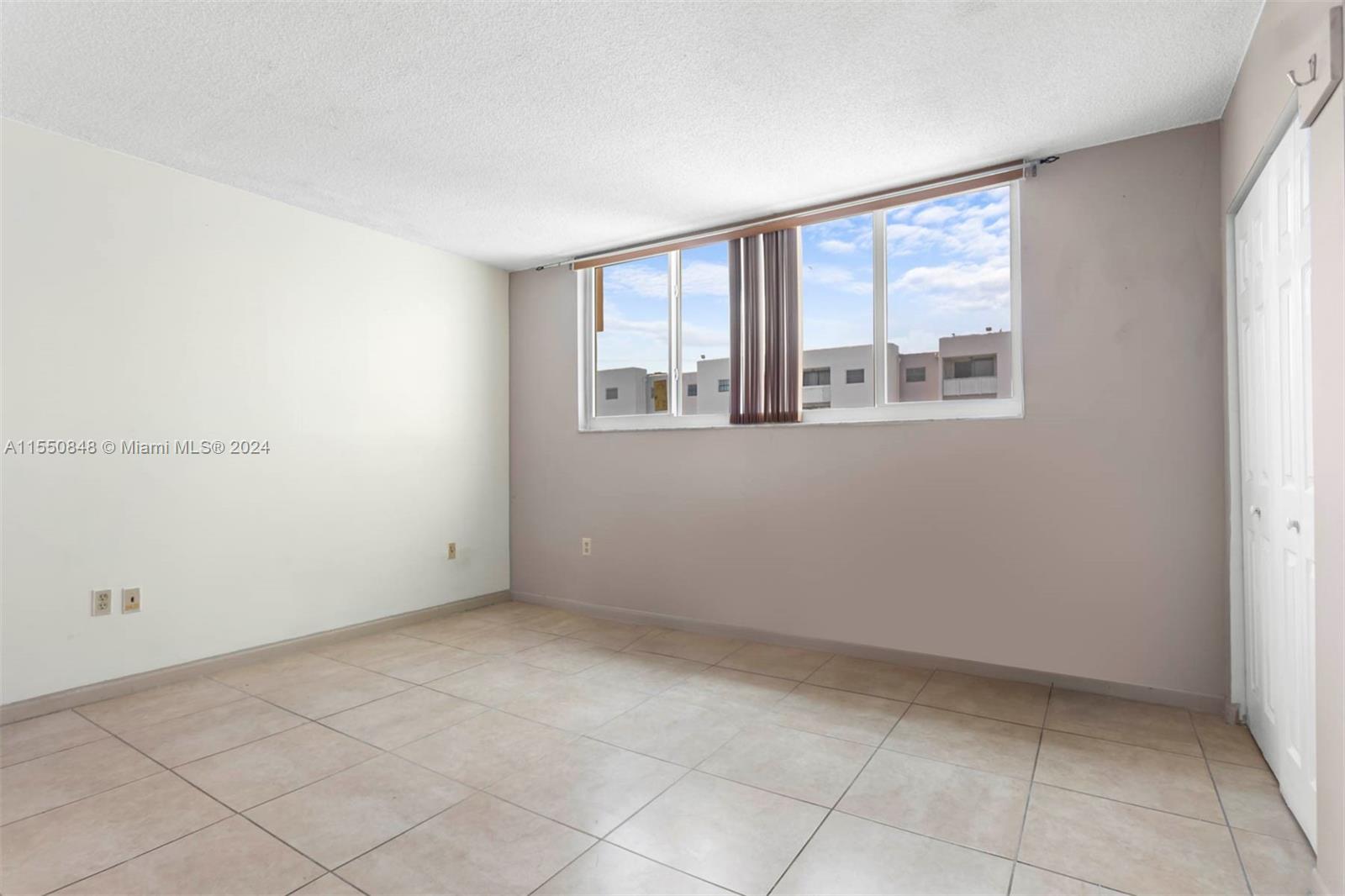 8050 NW 8th St 1305, Miami, Florida 33126, 1 Bedroom Bedrooms, ,1 BathroomBathrooms,Residential,For Sale,8050 NW 8th St 1305,A11550848