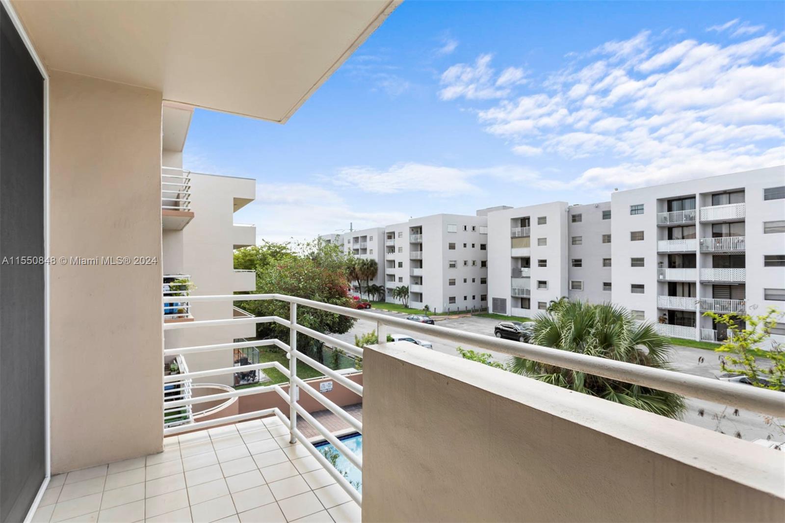 8050 NW 8th St 1305, Miami, Florida 33126, 1 Bedroom Bedrooms, ,1 BathroomBathrooms,Residential,For Sale,8050 NW 8th St 1305,A11550848