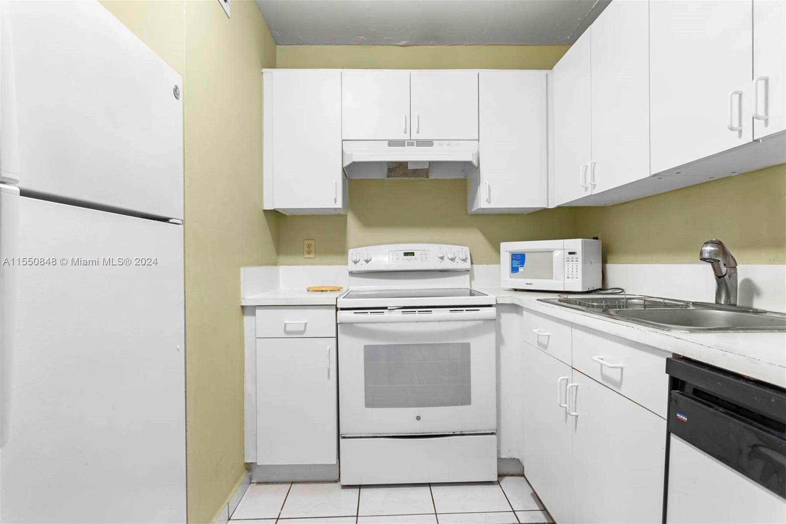 8050 NW 8th St 1305, Miami, Florida 33126, 1 Bedroom Bedrooms, ,1 BathroomBathrooms,Residential,For Sale,8050 NW 8th St 1305,A11550848