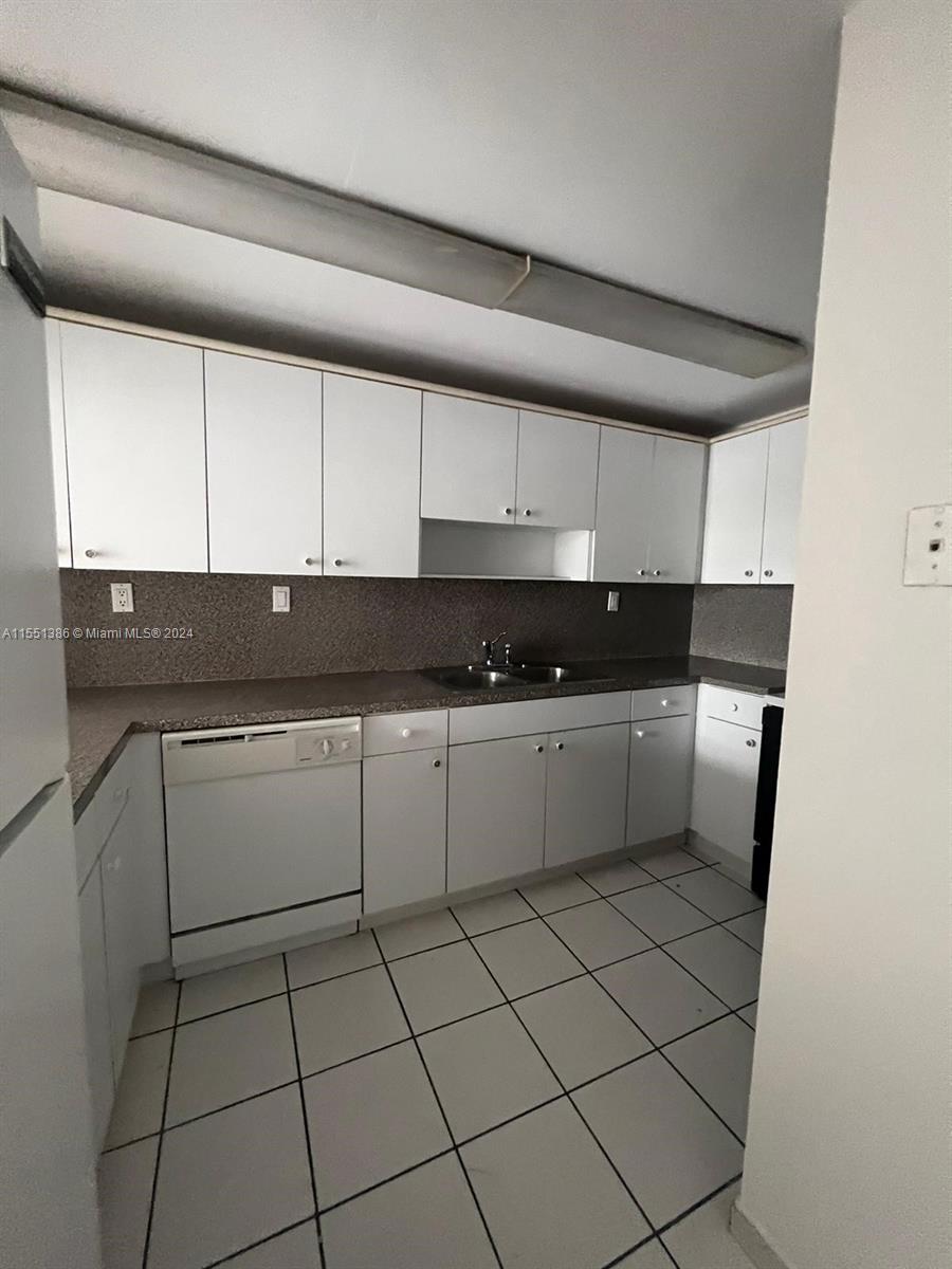 10090 80th Ct, Hialeah Gardens, FL, 33016 United States, 2 Bedrooms Bedrooms, ,2 BathroomsBathrooms,Residential,For Sale,80th Ct,A11551386