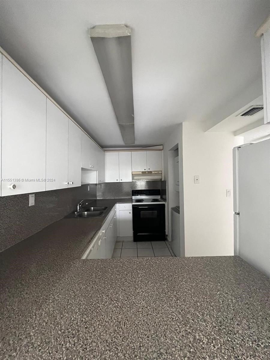 10090 80th Ct, Hialeah Gardens, FL, 33016 United States, 2 Bedrooms Bedrooms, ,2 BathroomsBathrooms,Residential,For Sale,80th Ct,A11551386