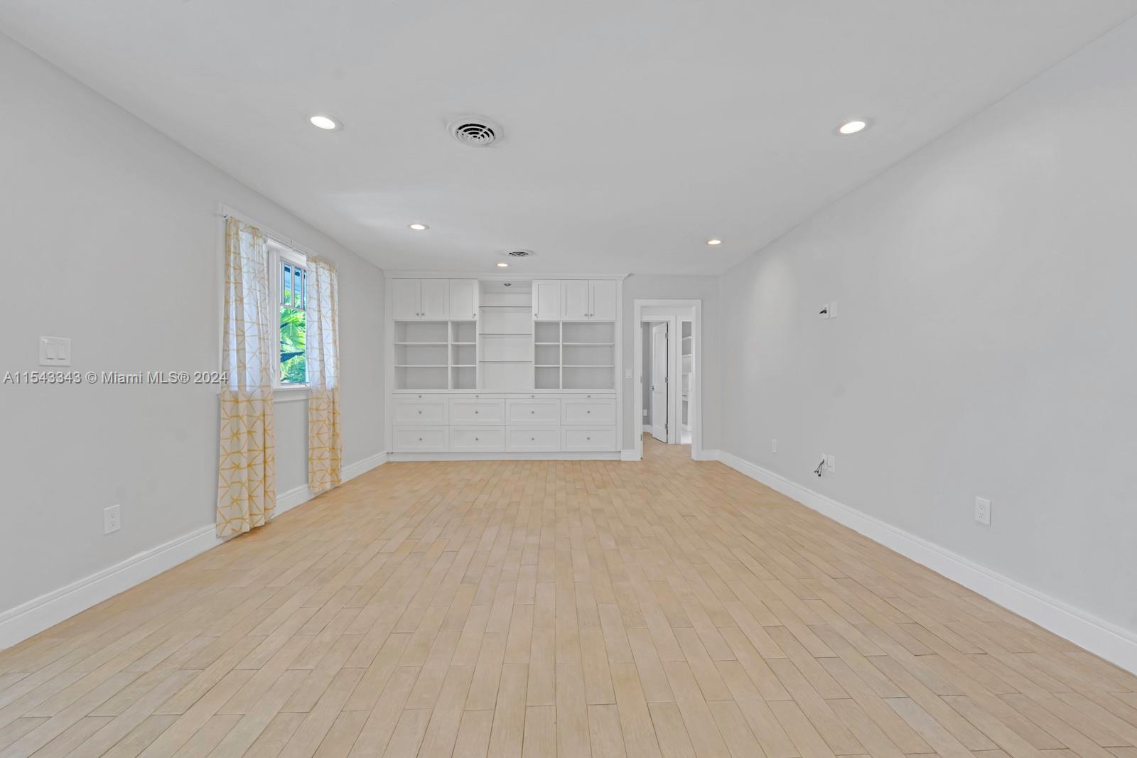 6530 75th Ter, South Miami, FL, 33143 United States, 4 Bedrooms Bedrooms, ,2 BathroomsBathrooms,Residential,For Sale,75th Ter,A11543343