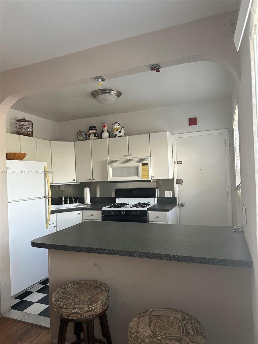 594 10th St, Miami, FL, 33130 United States, 2 Bedrooms Bedrooms, ,1 BathroomBathrooms,Residential,For Sale,10th St,A11551400