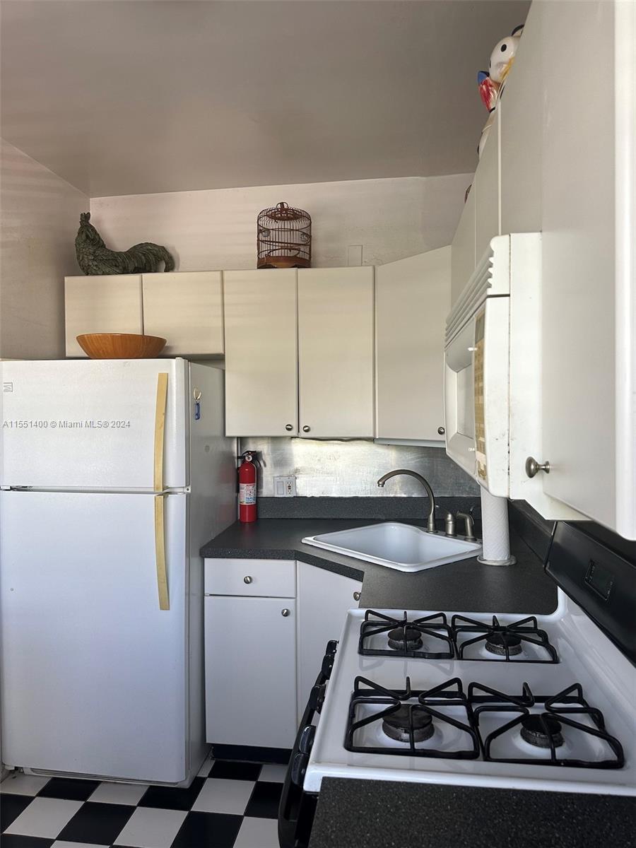 594 10th St, Miami, FL, 33130 United States, 2 Bedrooms Bedrooms, ,1 BathroomBathrooms,Residential,For Sale,10th St,A11551400
