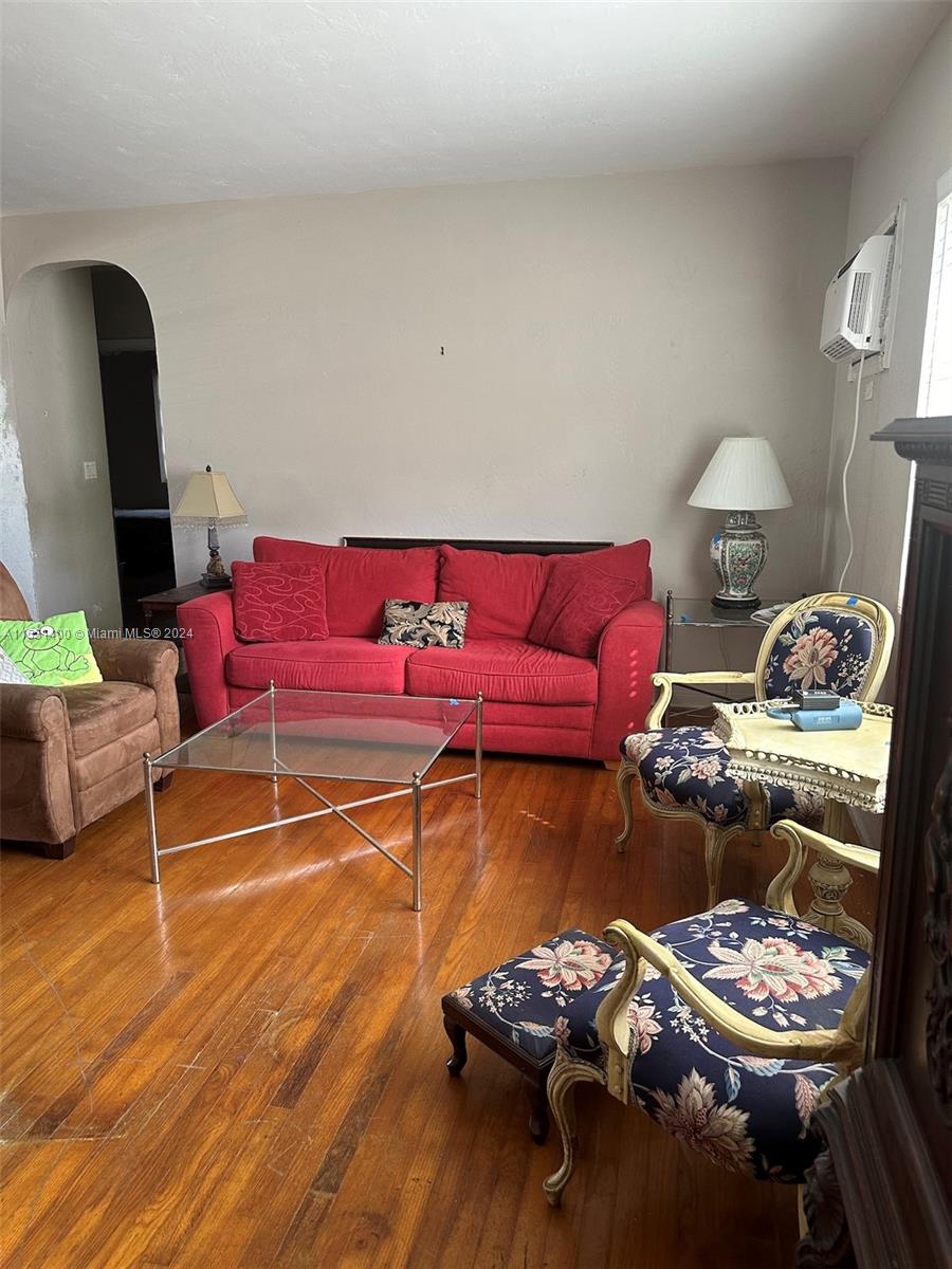594 10th St, Miami, FL, 33130 United States, 2 Bedrooms Bedrooms, ,1 BathroomBathrooms,Residential,For Sale,10th St,A11551400