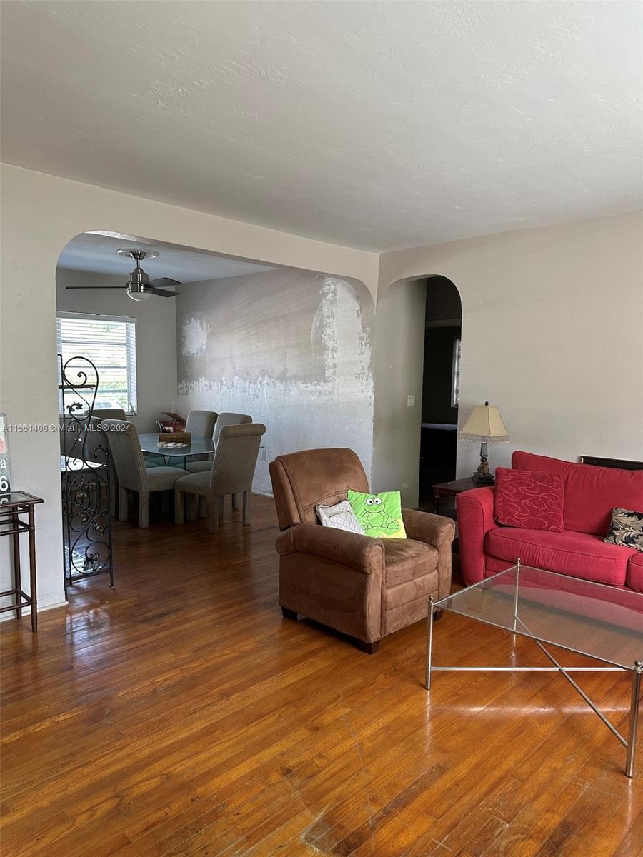 594 10th St, Miami, FL, 33130 United States, 2 Bedrooms Bedrooms, ,1 BathroomBathrooms,Residential,For Sale,10th St,A11551400