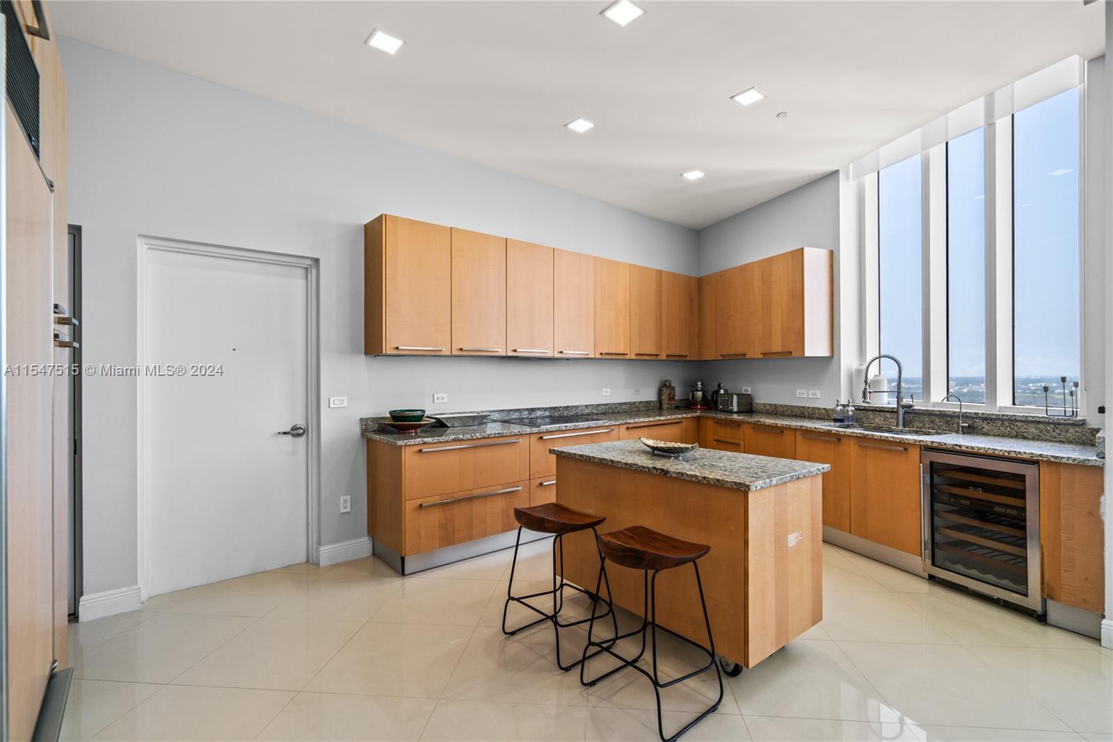 16001 Collins Ave 4204, Sunny Isles Beach, Florida 33160, 3 Bedrooms Bedrooms, ,3 BathroomsBathrooms,Residentiallease,For Rent,16001 Collins Ave 4204,A11547515
