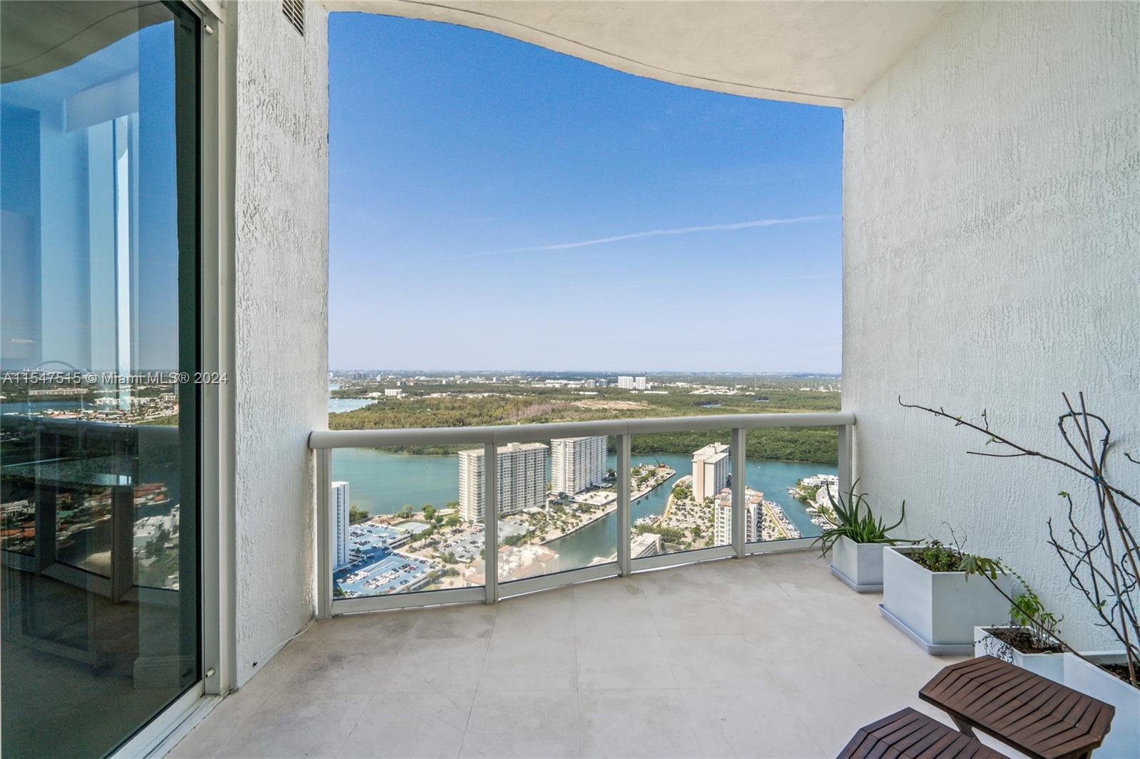 16001 Collins Ave 4204, Sunny Isles Beach, Florida 33160, 3 Bedrooms Bedrooms, ,3 BathroomsBathrooms,Residentiallease,For Rent,16001 Collins Ave 4204,A11547515