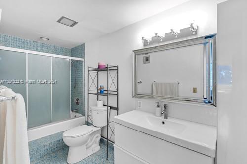 4200 Hillcrest Dr 201, Hollywood, Florida 33021, 2 Bedrooms Bedrooms, ,2 BathroomsBathrooms,Residential,For Sale,4200 Hillcrest Dr 201,A11551322