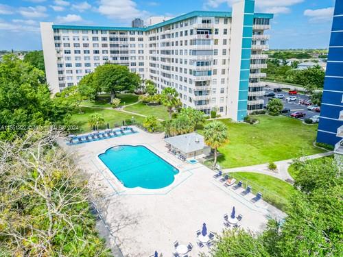 4200 Hillcrest Dr 201, Hollywood, Florida 33021, 2 Bedrooms Bedrooms, ,2 BathroomsBathrooms,Residential,For Sale,4200 Hillcrest Dr 201,A11551322