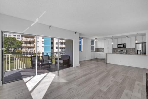 4200 Hillcrest Dr 201, Hollywood, Florida 33021, 2 Bedrooms Bedrooms, ,2 BathroomsBathrooms,Residential,For Sale,4200 Hillcrest Dr 201,A11551322