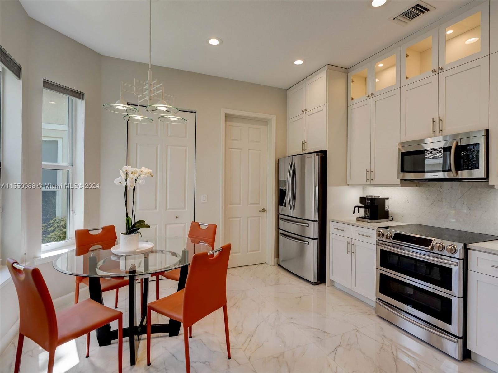 963 Harbor Vw S 963, Hollywood, Florida 33019, 3 Bedrooms Bedrooms, ,3 BathroomsBathrooms,Residential,For Sale,963 Harbor Vw S 963,A11550988