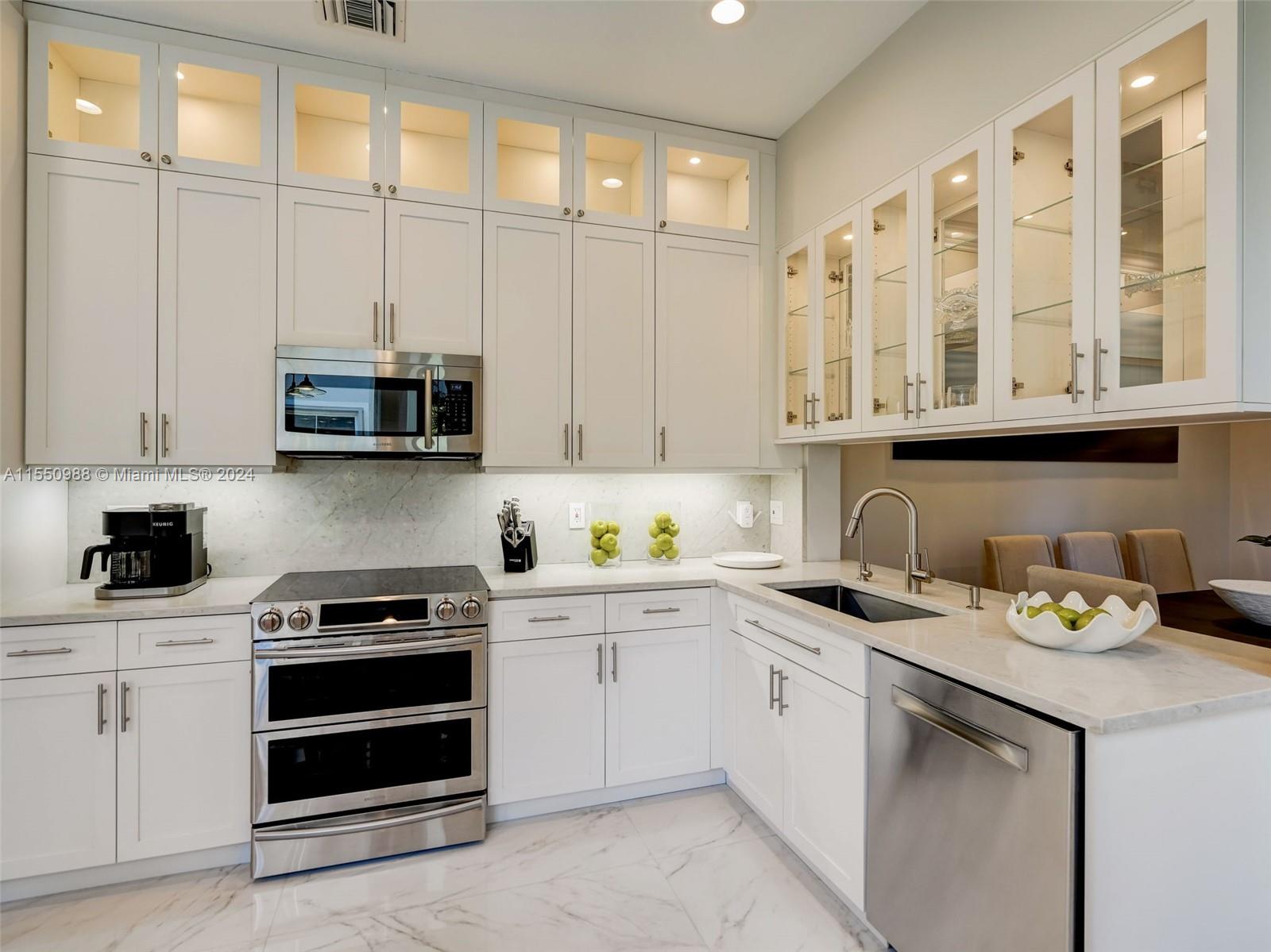 963 Harbor Vw S 963, Hollywood, Florida 33019, 3 Bedrooms Bedrooms, ,3 BathroomsBathrooms,Residential,For Sale,963 Harbor Vw S 963,A11550988