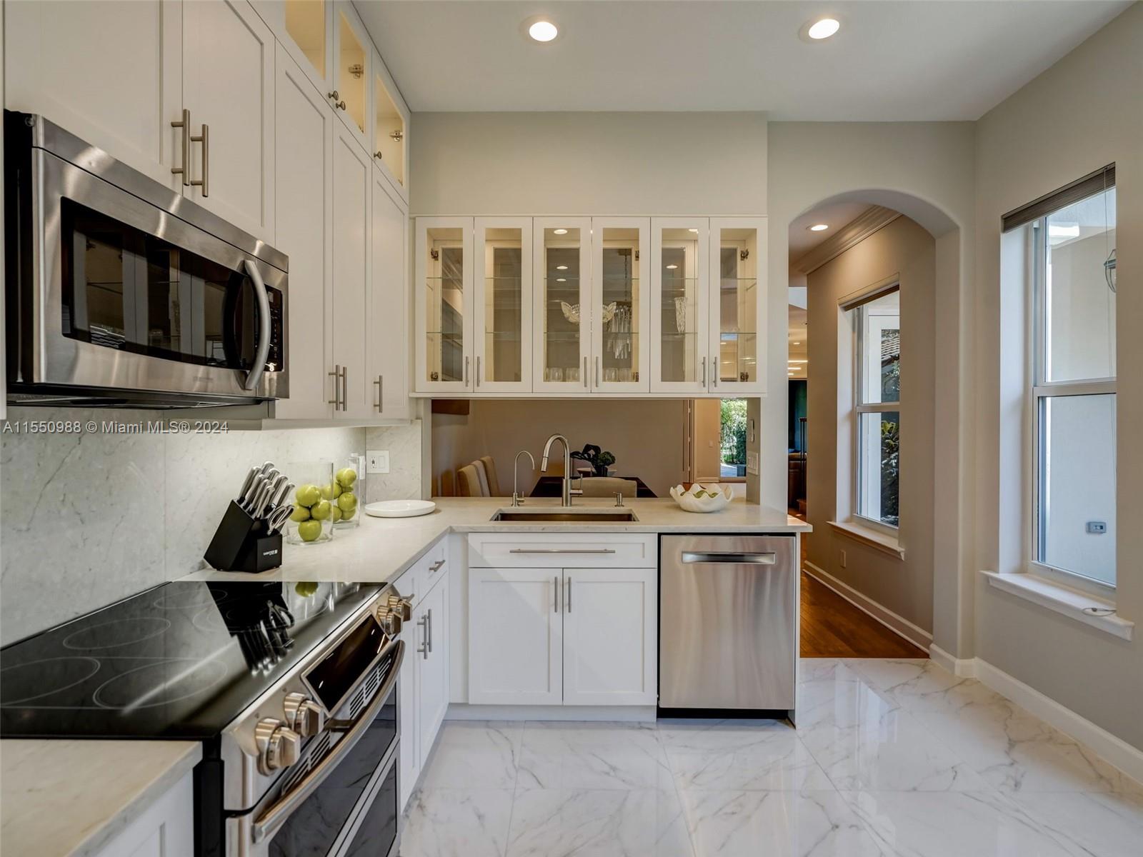 963 Harbor Vw S 963, Hollywood, Florida 33019, 3 Bedrooms Bedrooms, ,3 BathroomsBathrooms,Residential,For Sale,963 Harbor Vw S 963,A11550988