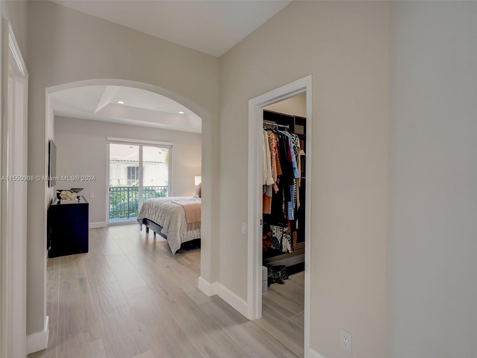 Hallway to 2nd bedroom
