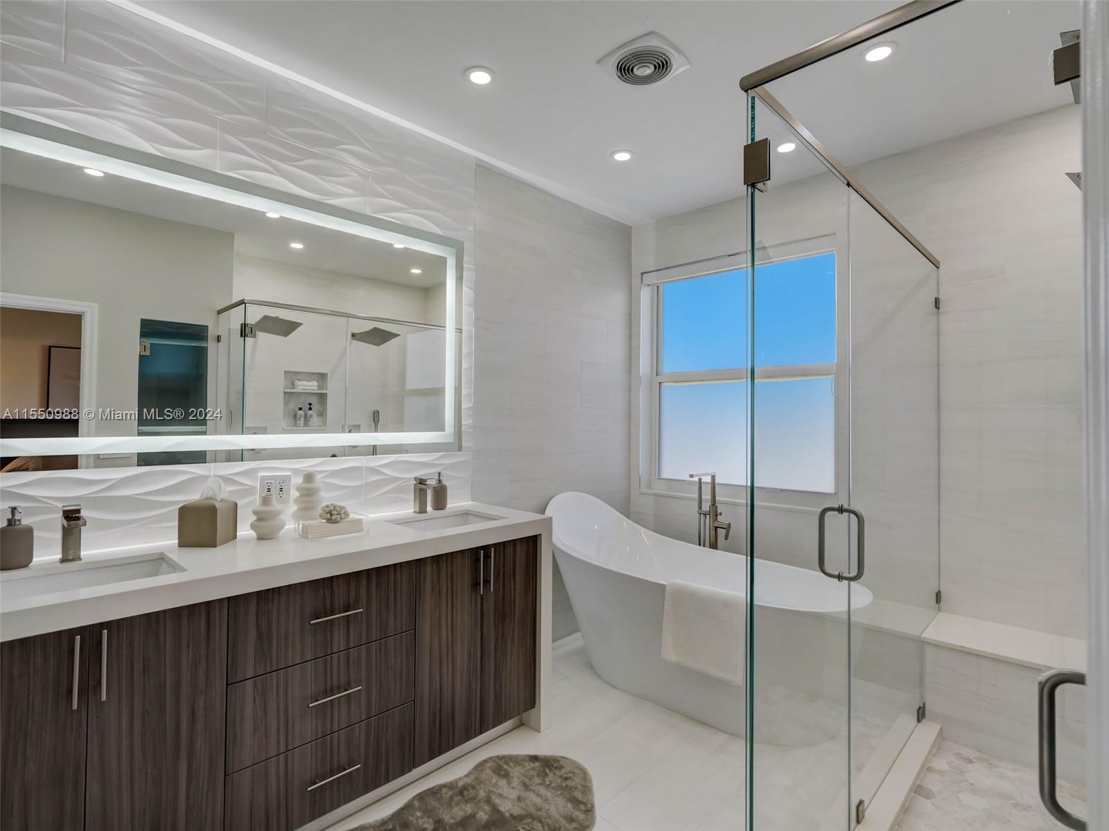 963 Harbor Vw S 963, Hollywood, Florida 33019, 3 Bedrooms Bedrooms, ,3 BathroomsBathrooms,Residential,For Sale,963 Harbor Vw S 963,A11550988