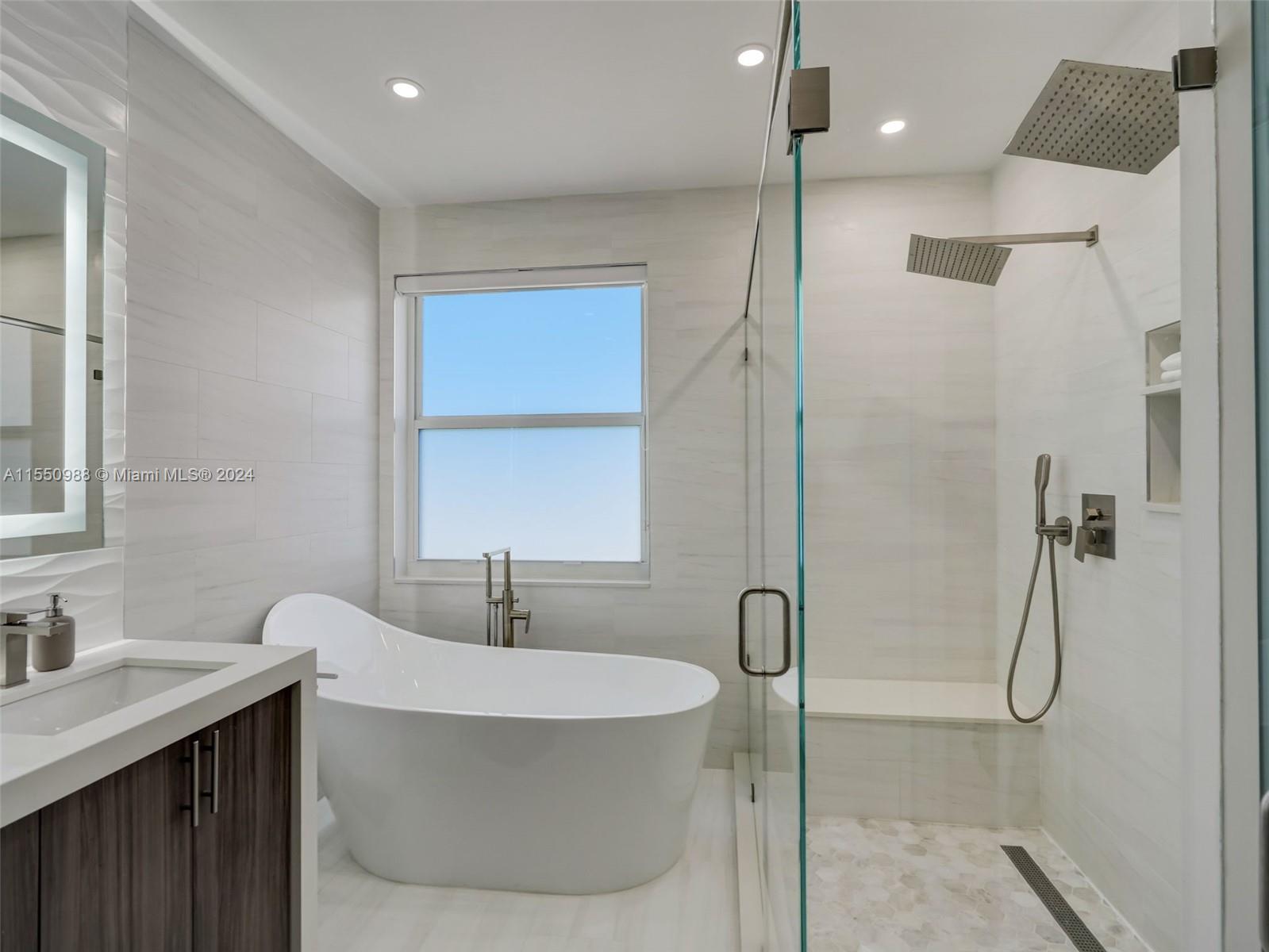 963 Harbor Vw S 963, Hollywood, Florida 33019, 3 Bedrooms Bedrooms, ,3 BathroomsBathrooms,Residential,For Sale,963 Harbor Vw S 963,A11550988