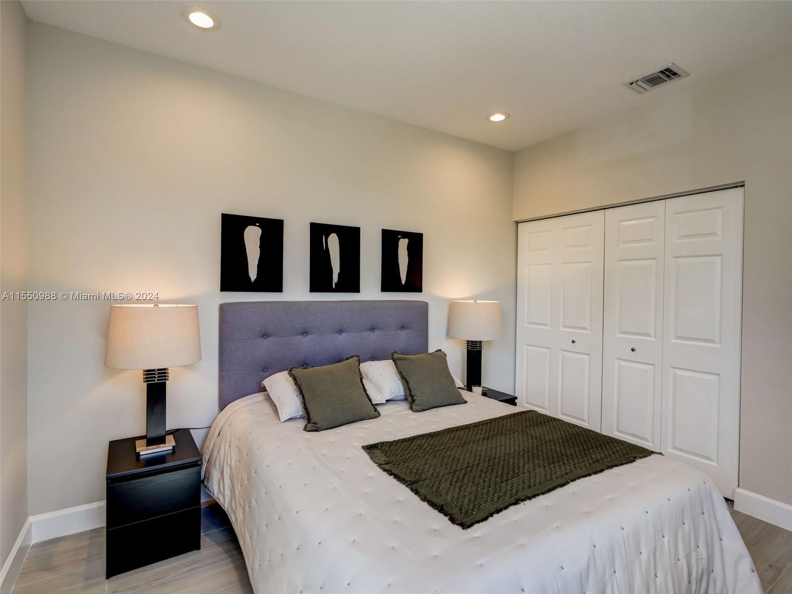 963 Harbor Vw S 963, Hollywood, Florida 33019, 3 Bedrooms Bedrooms, ,3 BathroomsBathrooms,Residential,For Sale,963 Harbor Vw S 963,A11550988