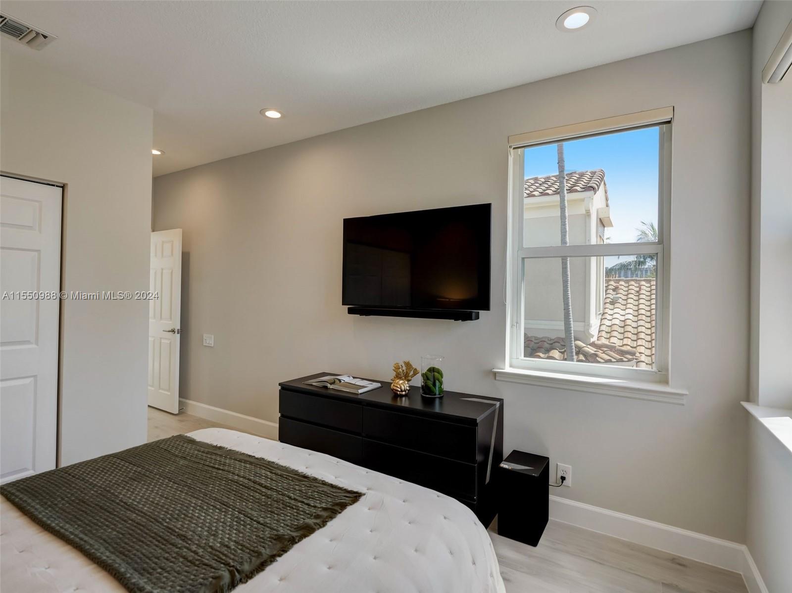 963 Harbor Vw S 963, Hollywood, Florida 33019, 3 Bedrooms Bedrooms, ,3 BathroomsBathrooms,Residential,For Sale,963 Harbor Vw S 963,A11550988