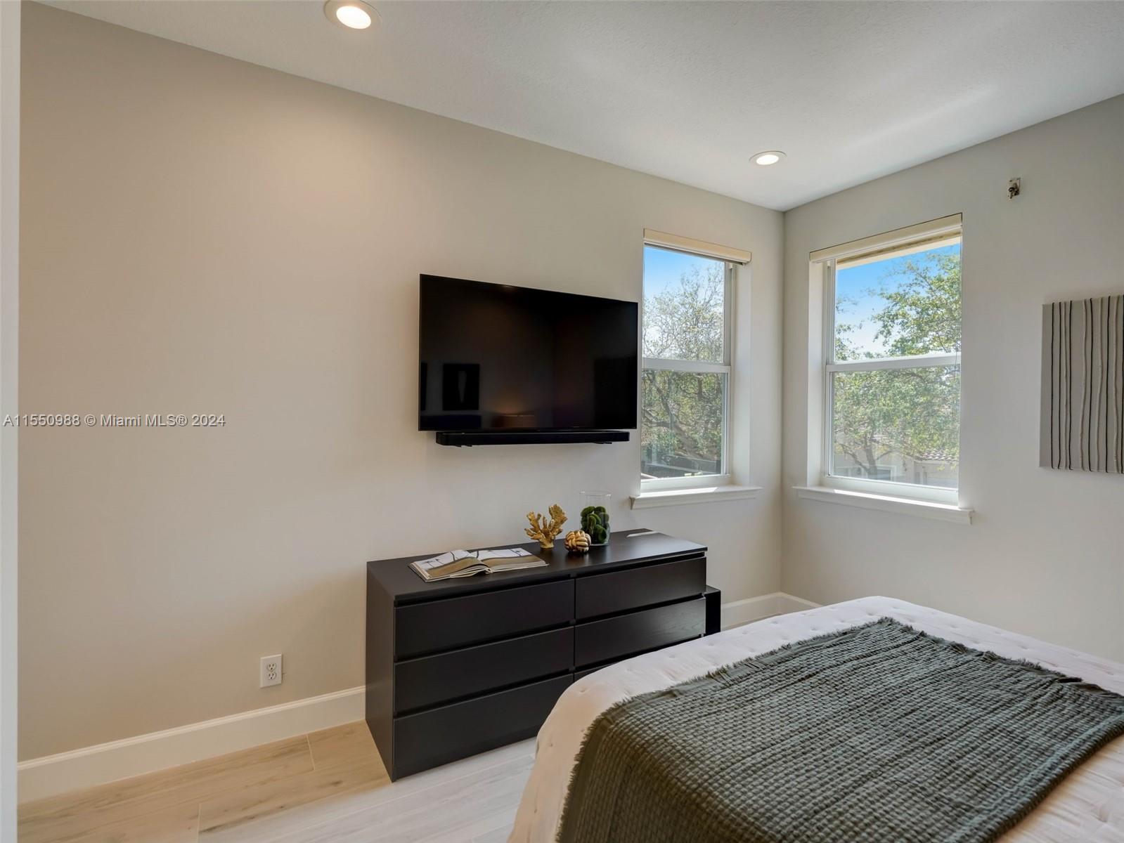 963 Harbor Vw S 963, Hollywood, Florida 33019, 3 Bedrooms Bedrooms, ,3 BathroomsBathrooms,Residential,For Sale,963 Harbor Vw S 963,A11550988